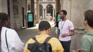 Exploration Enrichissante avec un Guide Touristique Expérimenté