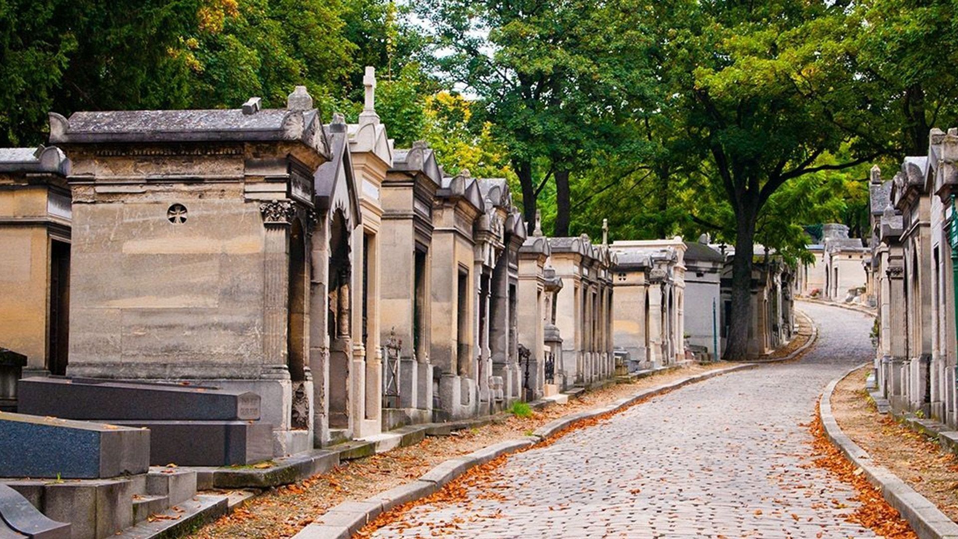 Découvrir le Père Lachaise en Liberté : Visite Sans Guide