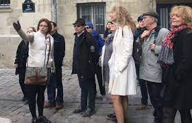 Devenir Guide Touristique à Paris: Partagez la Magie de la Ville Lumière