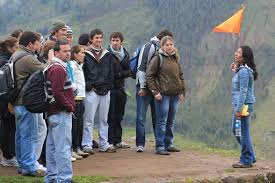 Découvrez l&rsquo;Essentiel avec la Guide Touristique : Votre Compagnon de Voyage Indispensable